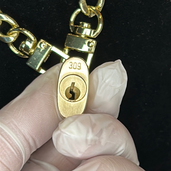 LOUIS VUITTON | Gold-Toned Lock and Key Set #309 on 16” Link Chain - Picture 4 of 4